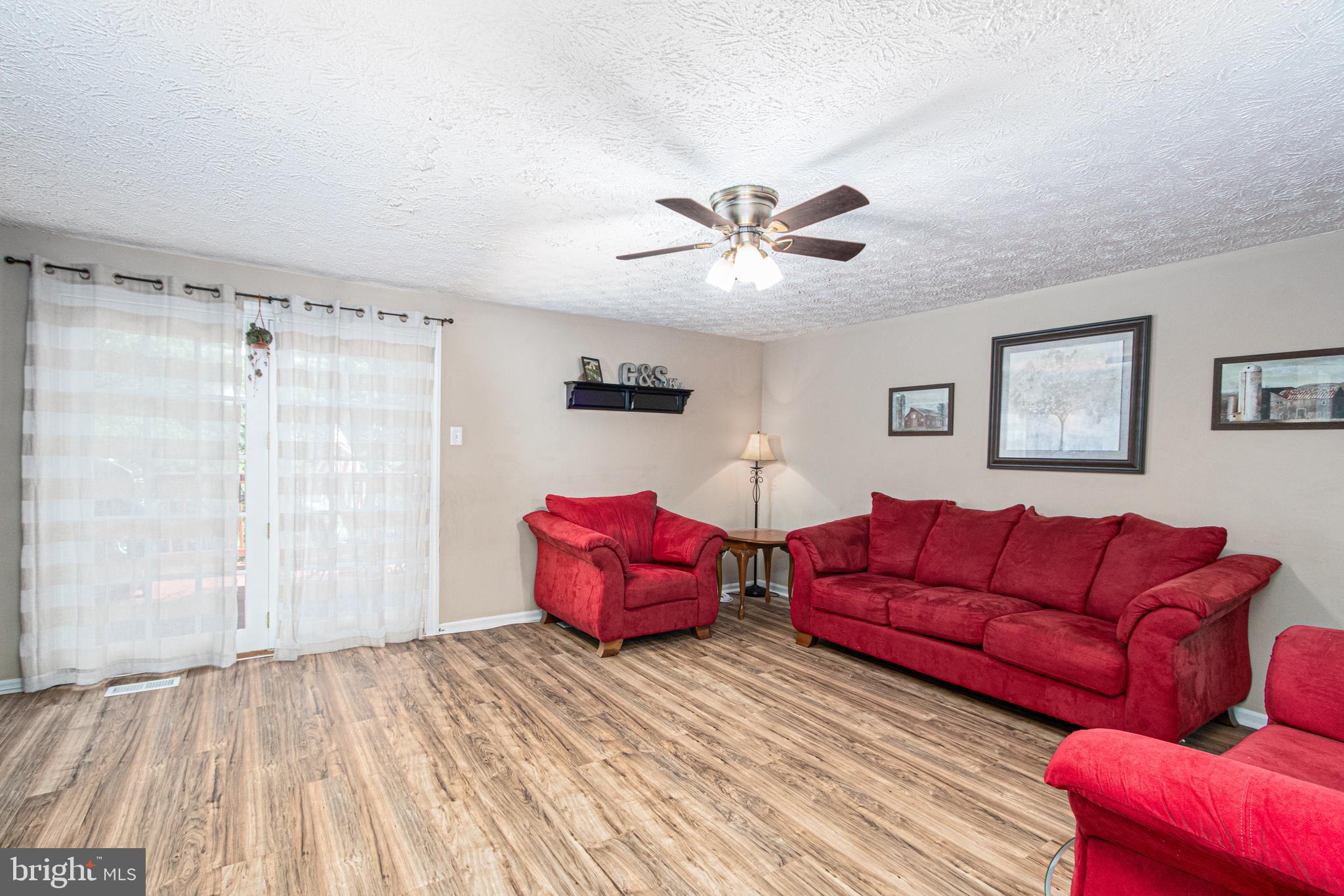 CONSTANT FRIENDSHIP - Residential