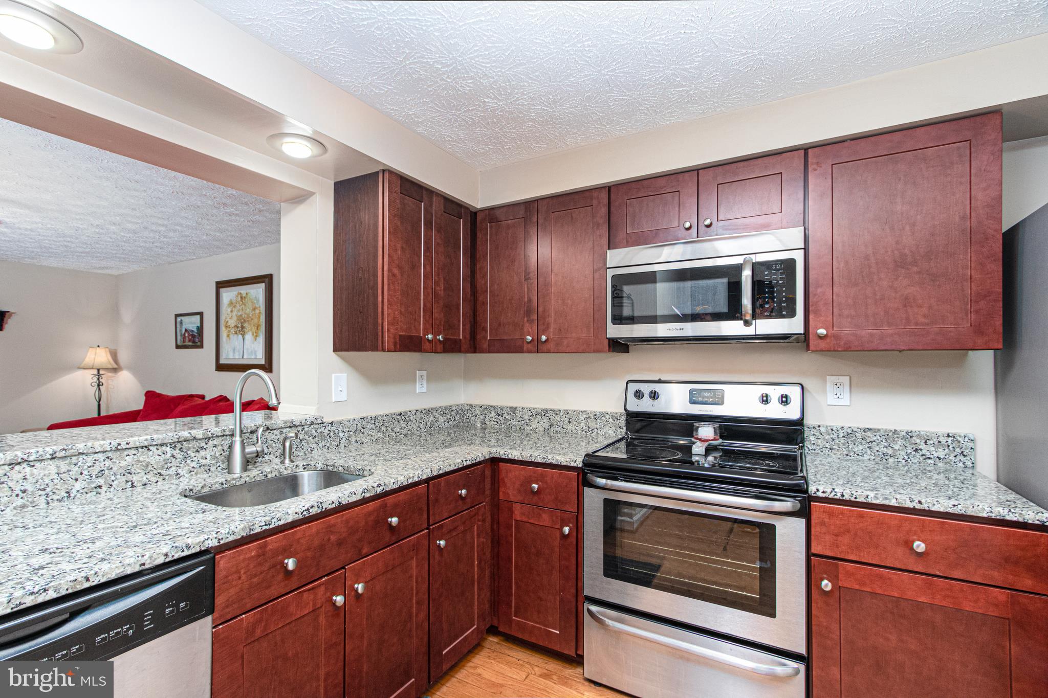 CONSTANT FRIENDSHIP - Residential