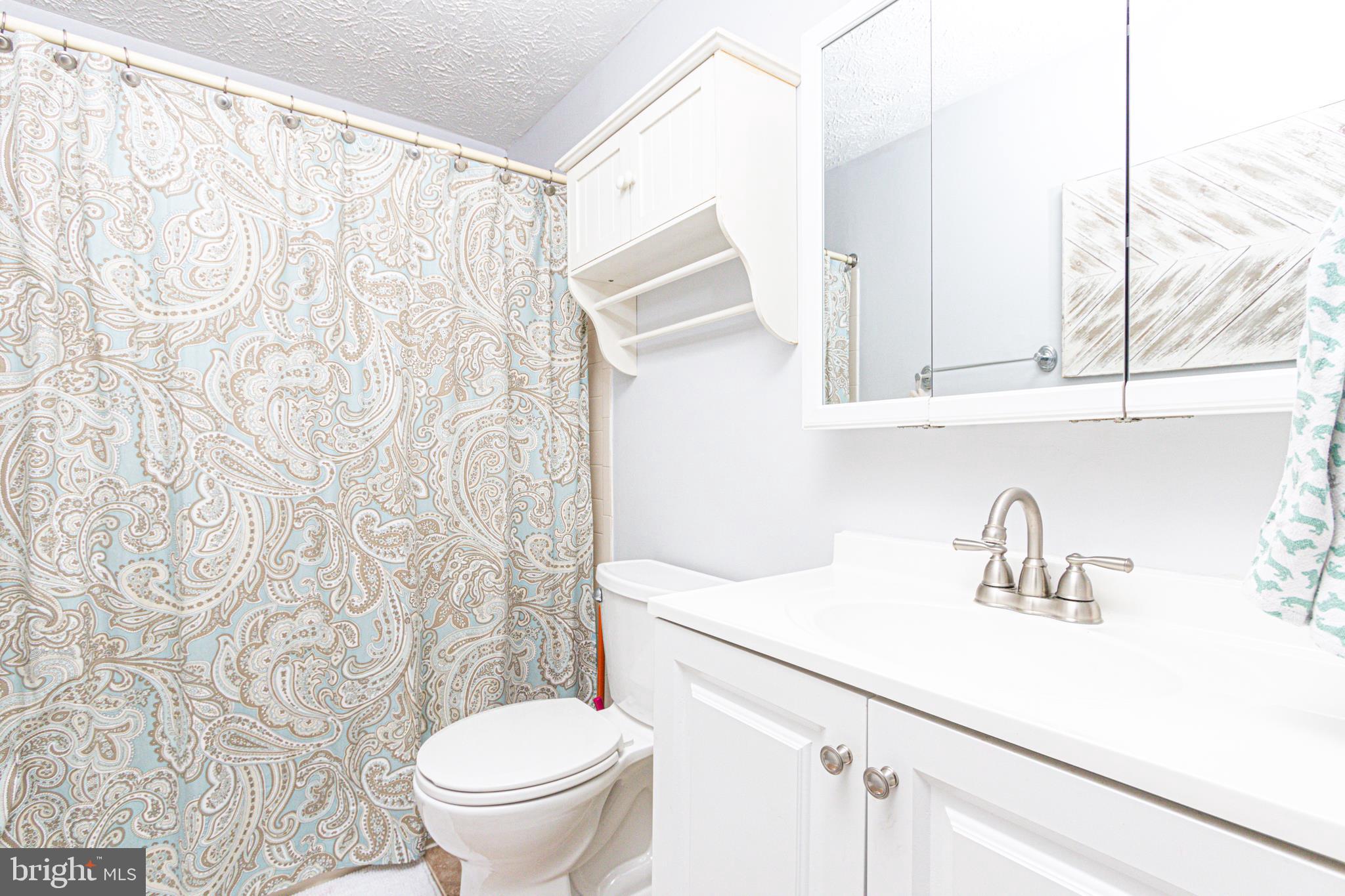 CONSTANT FRIENDSHIP - Residential