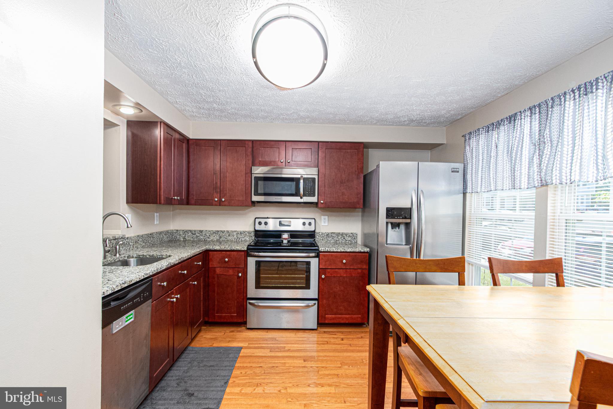 CONSTANT FRIENDSHIP - Residential