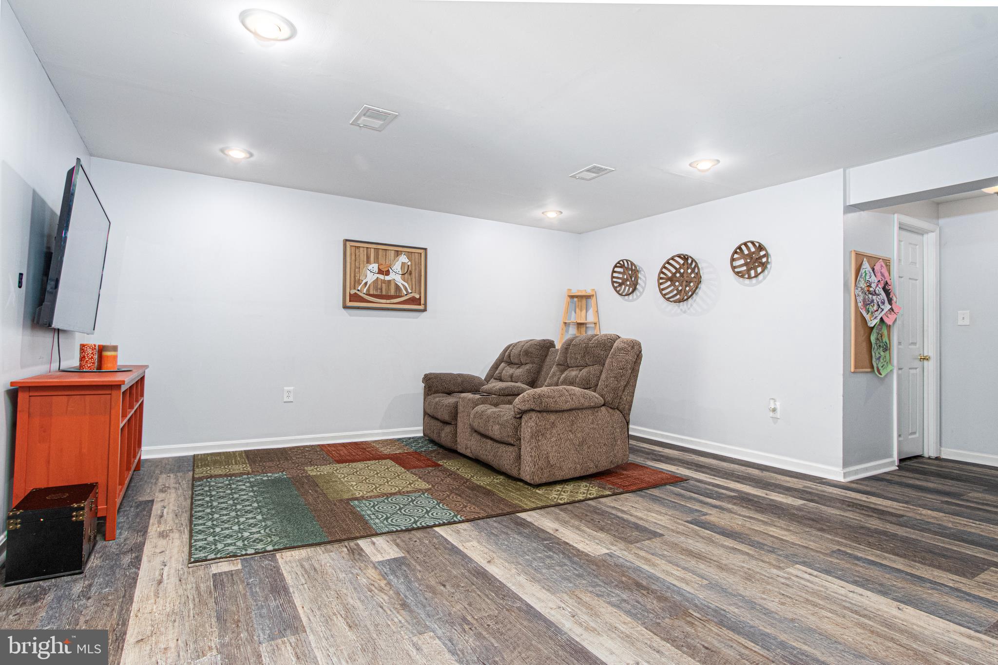 CONSTANT FRIENDSHIP - Residential