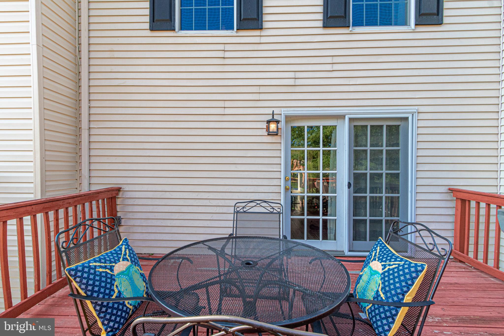 CONSTANT FRIENDSHIP - Residential