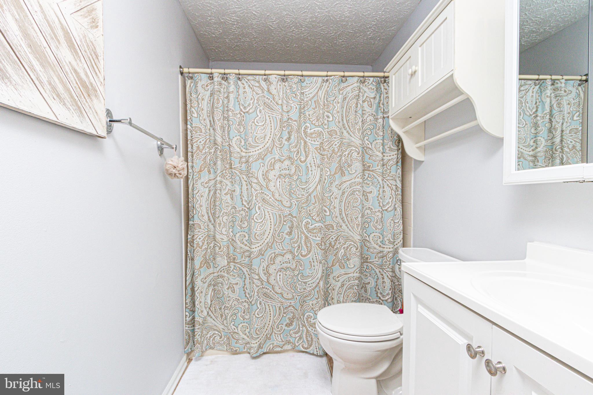 CONSTANT FRIENDSHIP - Residential