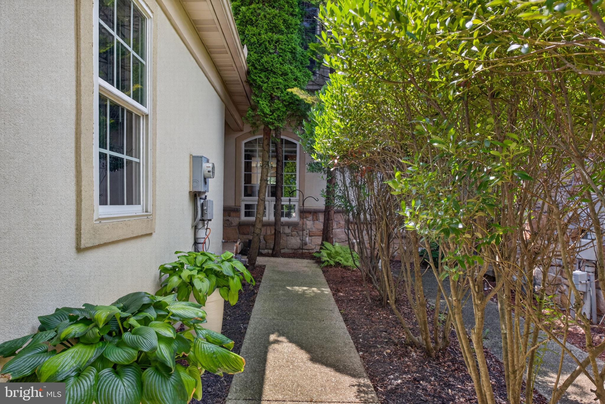 121 CREEKGATE COURT