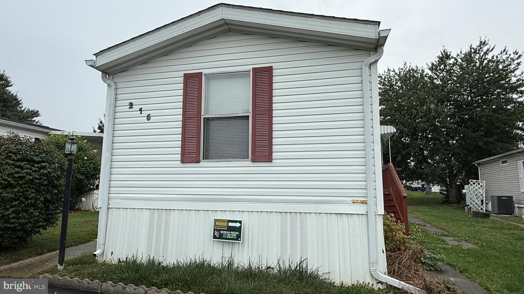 Photo of 215 Fawn Meadow Crossing, LANCASTER, PA 17603 (MLS # PALA2077090)