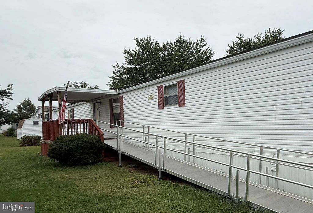 Photo of 215 Fawn Meadow Crossing, LANCASTER, PA 17603 (MLS # PALA2077090)