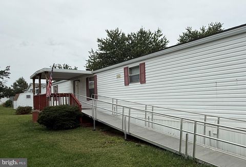 Photo of 215 Fawn Meadow Crossing, LANCASTER, PA 17603 (MLS # PALA2077090)