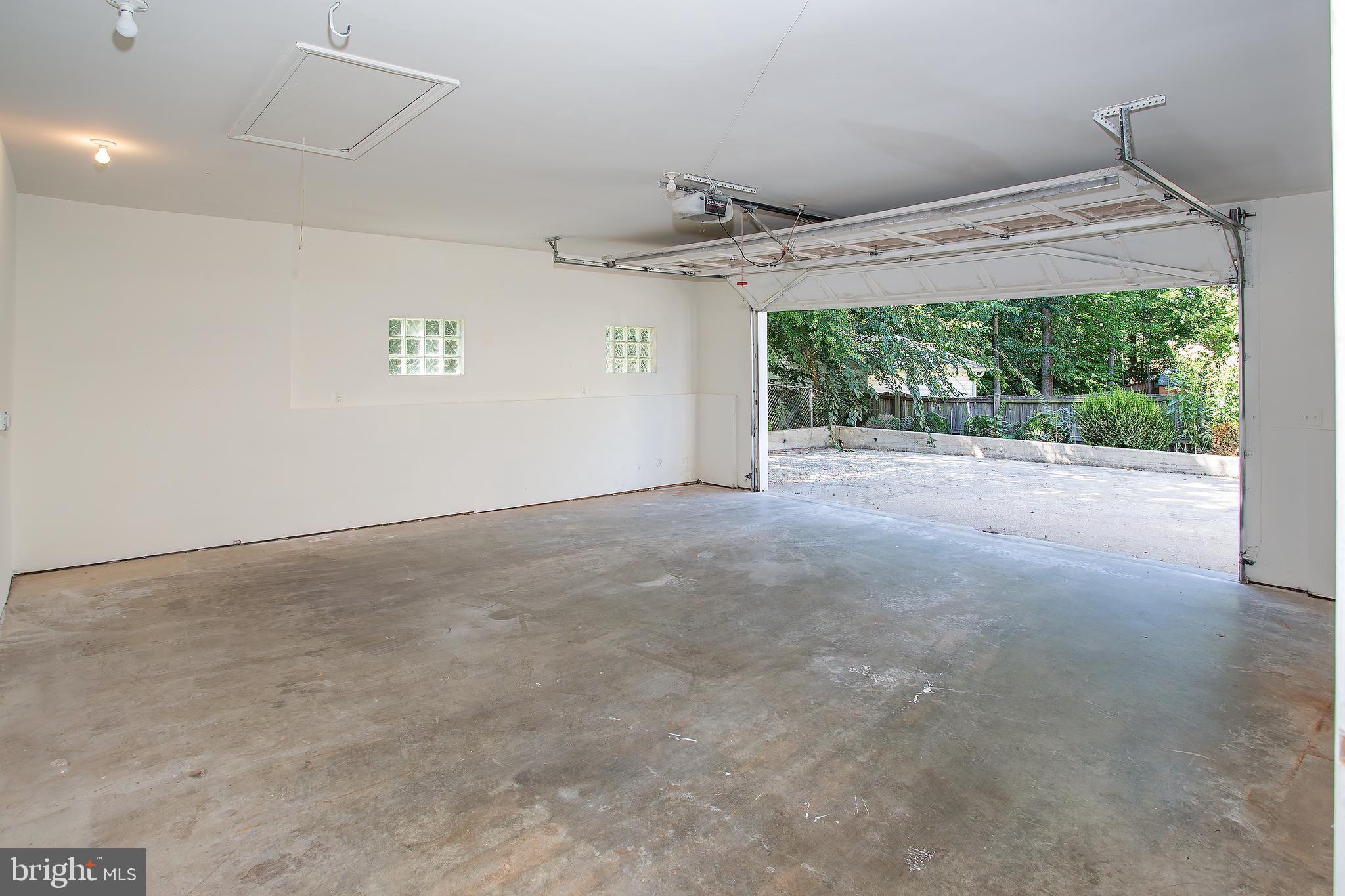 DALEVIEW MANOR - Residential