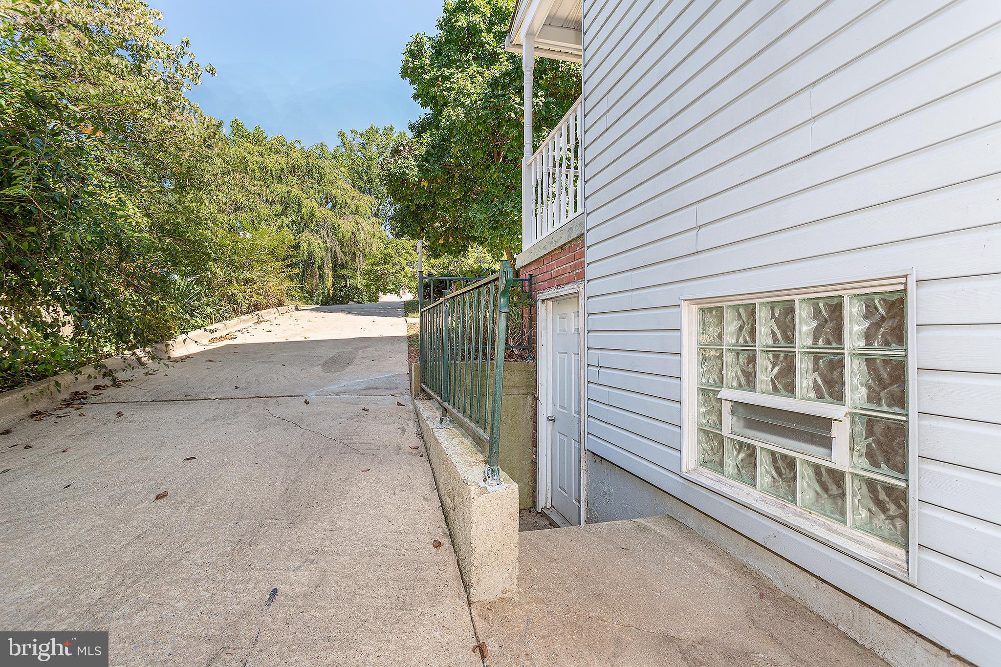 DALEVIEW MANOR - Residential