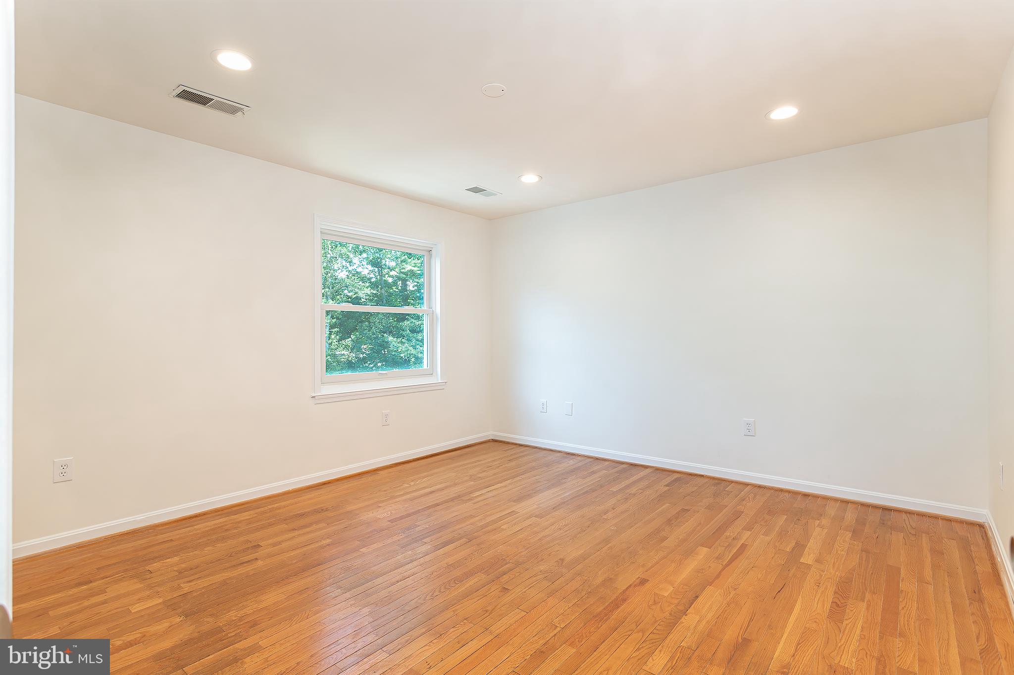 DALEVIEW MANOR - Residential