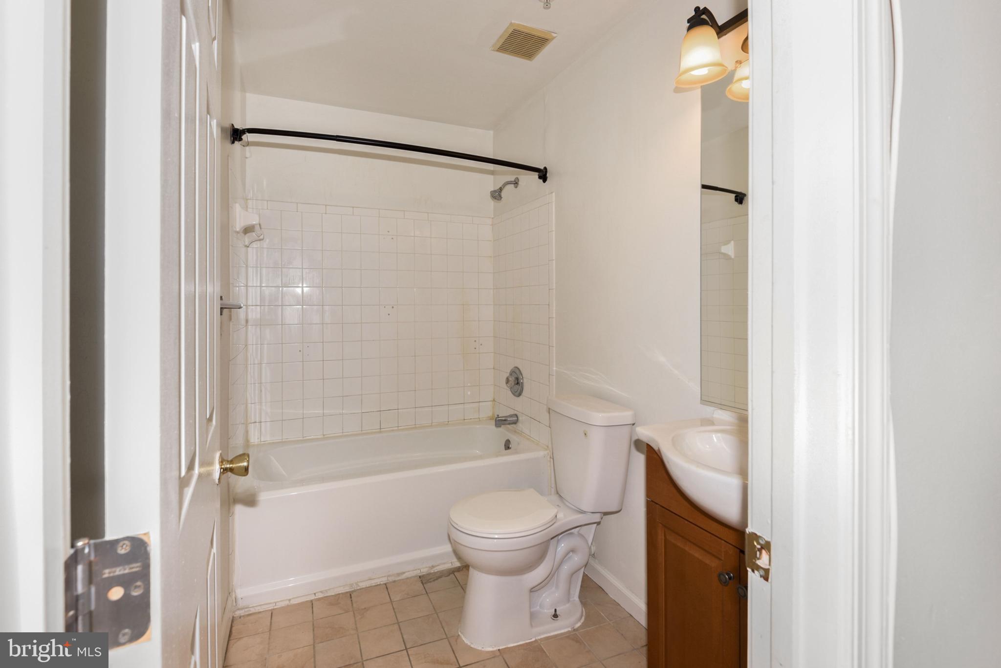 NEWTOWN - Residential Lease