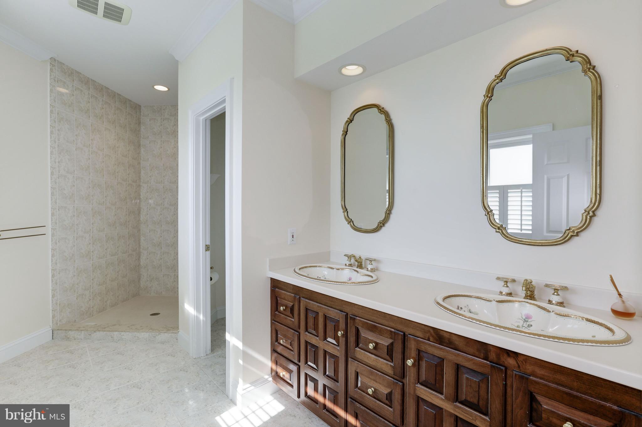 COVE CREEK CLUB - Residential