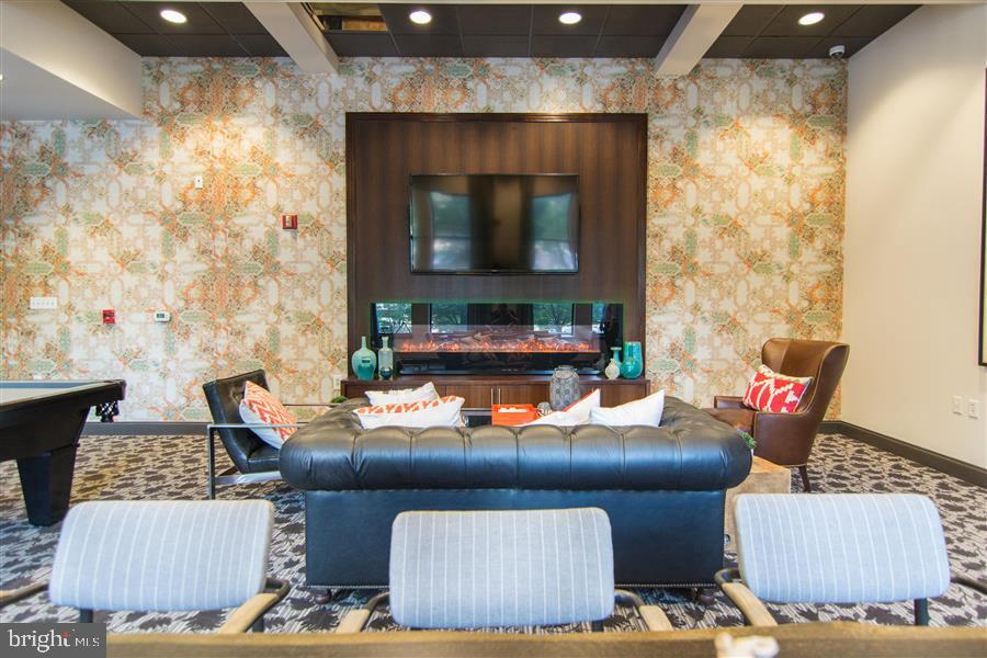 DOWNTOWN - Residential Lease