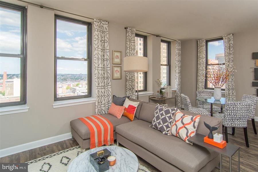 DOWNTOWN - Residential Lease
