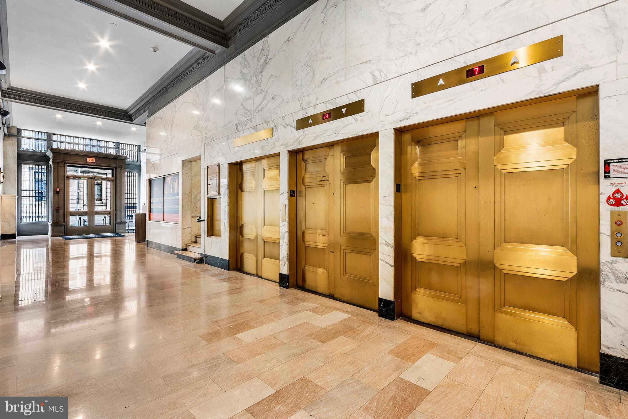 DOWNTOWN - Residential Lease