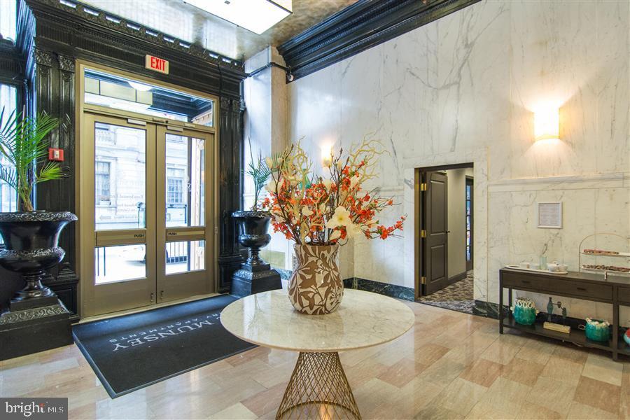 DOWNTOWN - Residential Lease