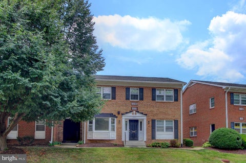 Photo of 10503 W West #B, FAIRFAX, VA 22030 (MLS # VAFC2008402)