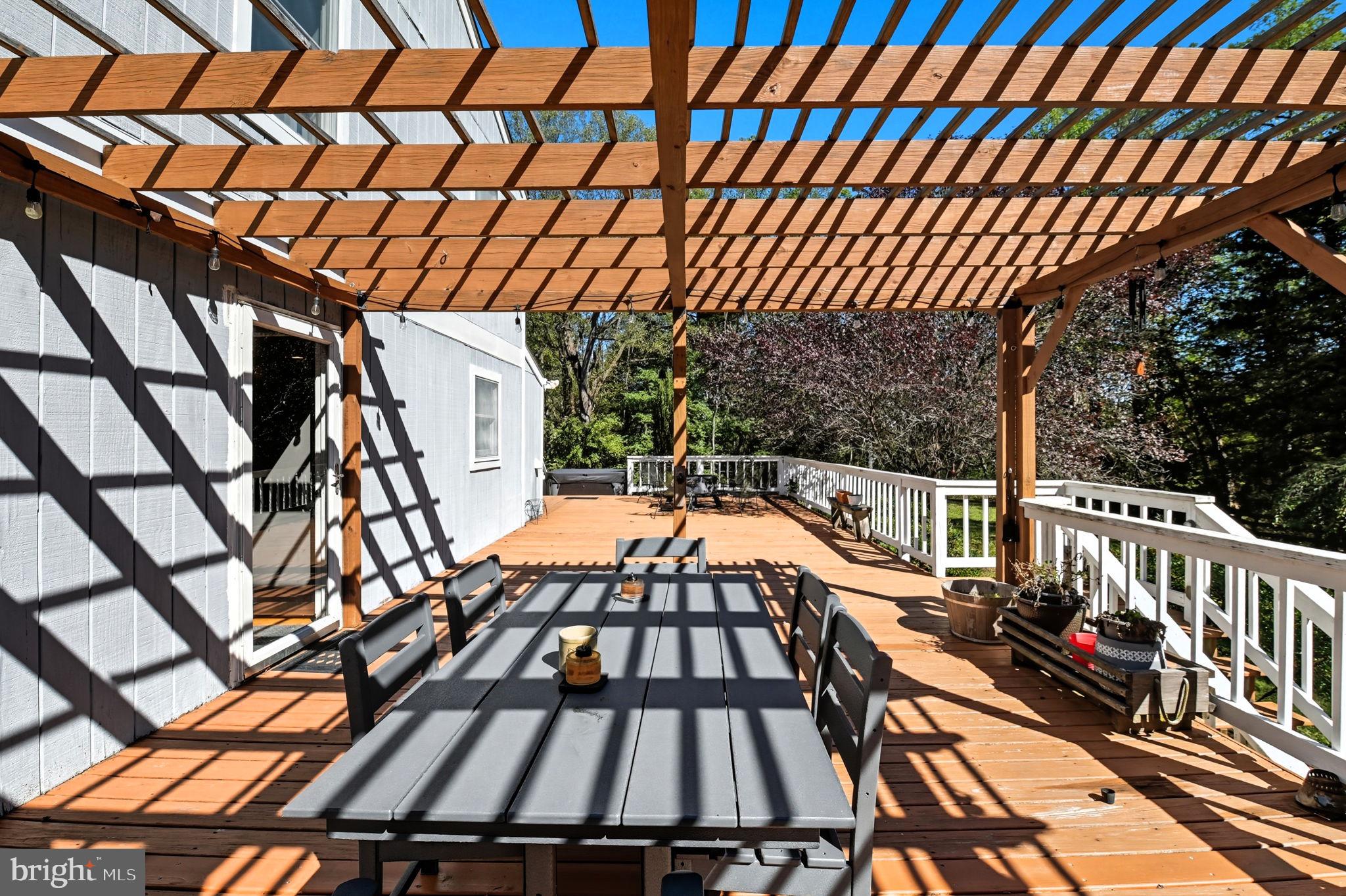 CREEKSIDE - Residential