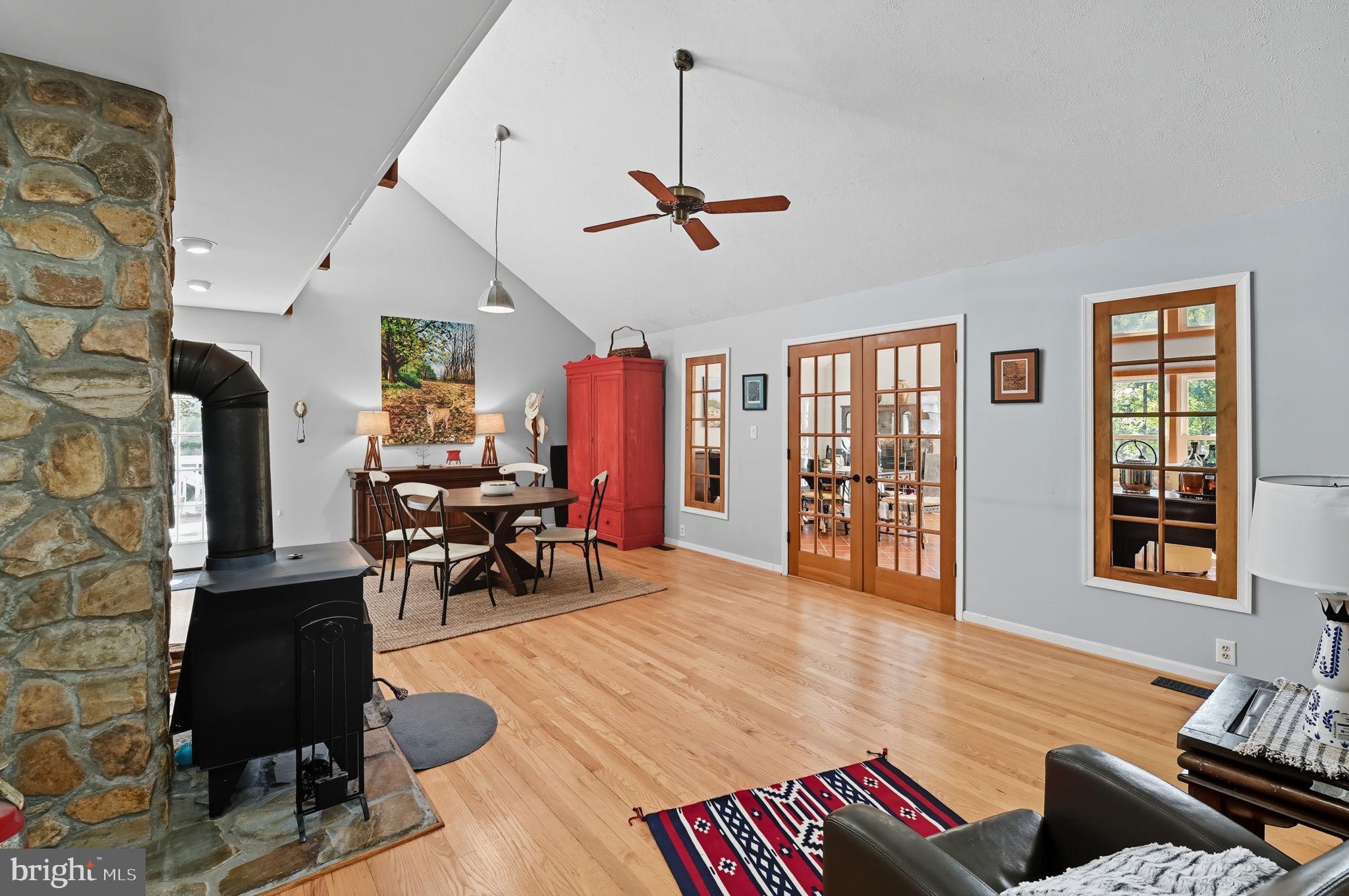 CREEKSIDE - Residential