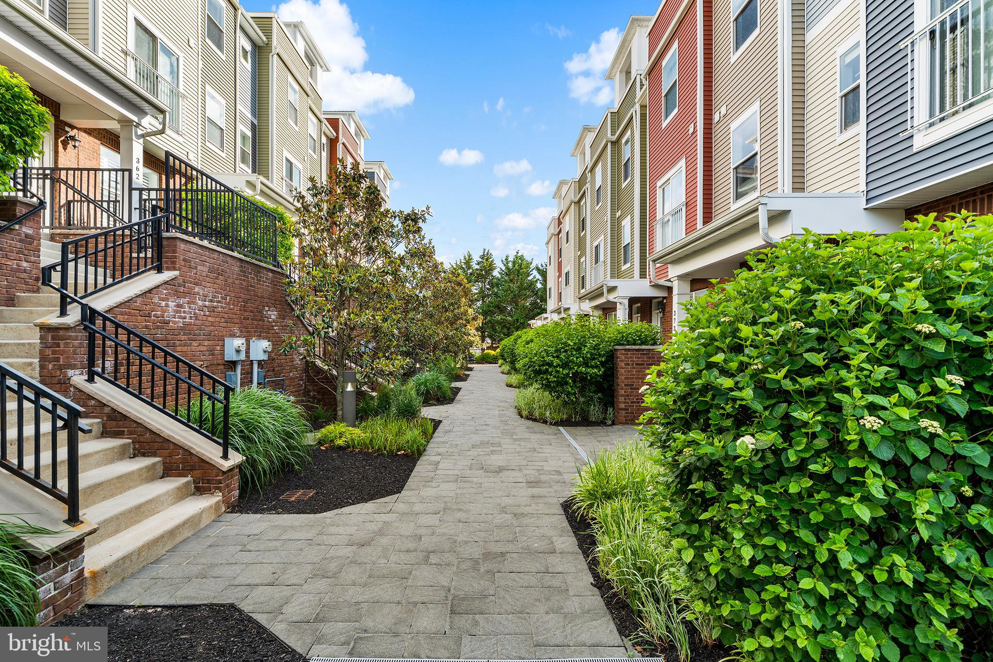 368 W 7TH AVENUE