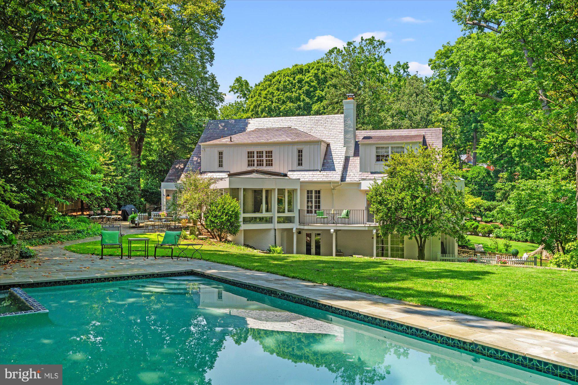 CHEVY CHASE HILLS - Residential