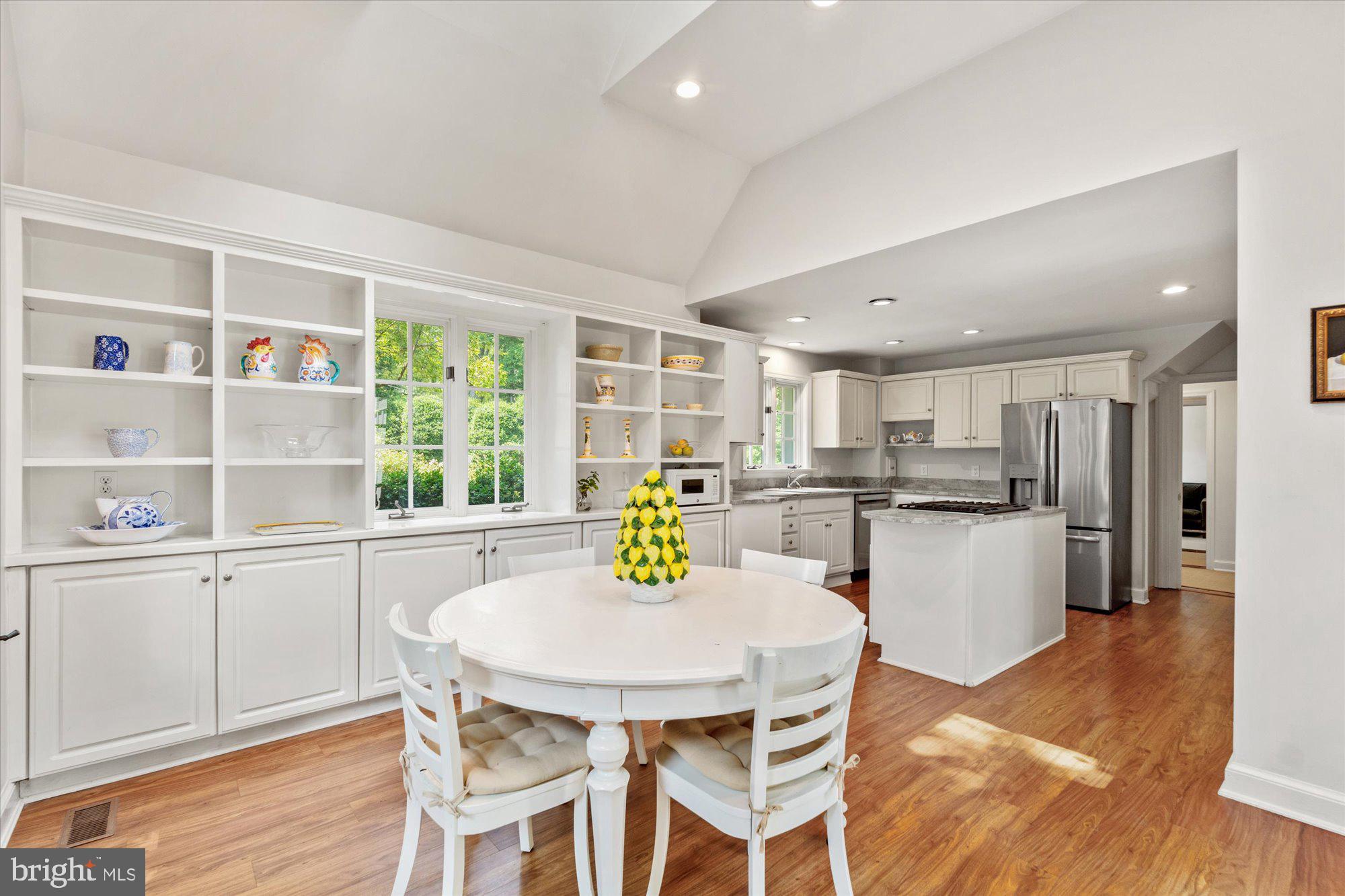 CHEVY CHASE HILLS - Residential