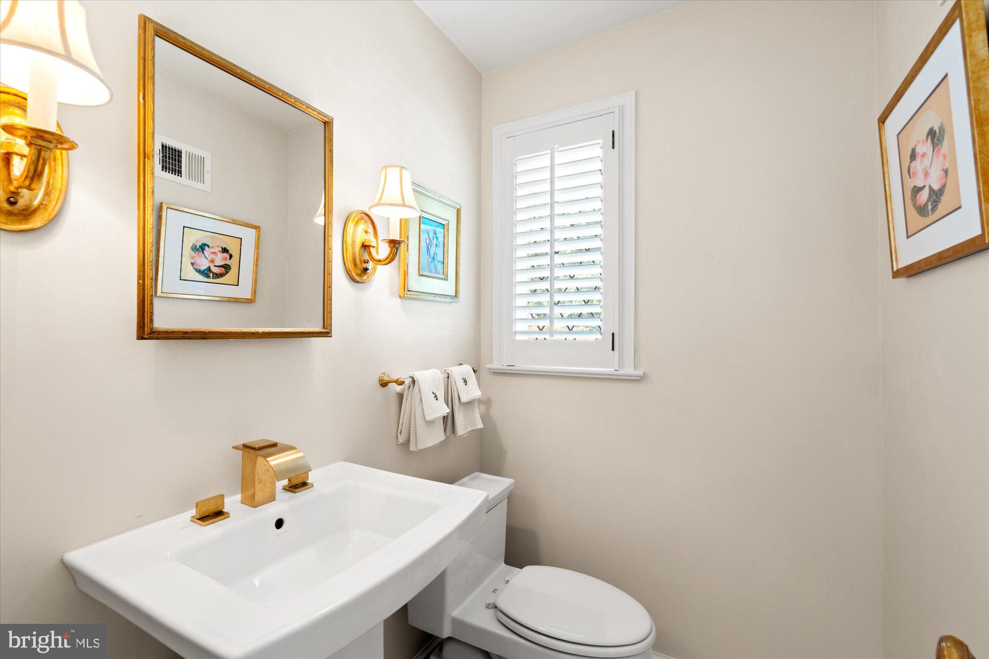 CHEVY CHASE HILLS - Residential