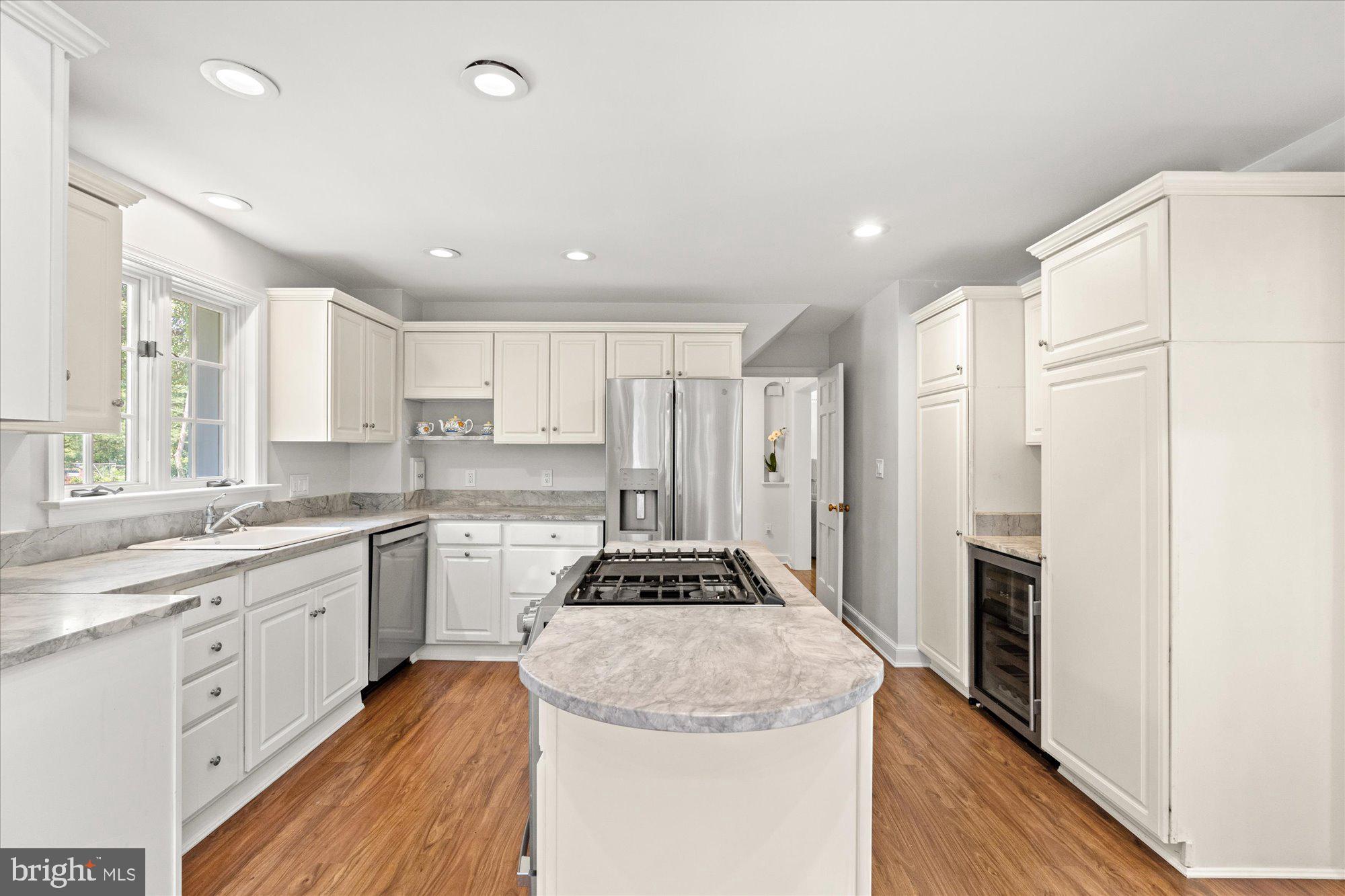 CHEVY CHASE HILLS - Residential