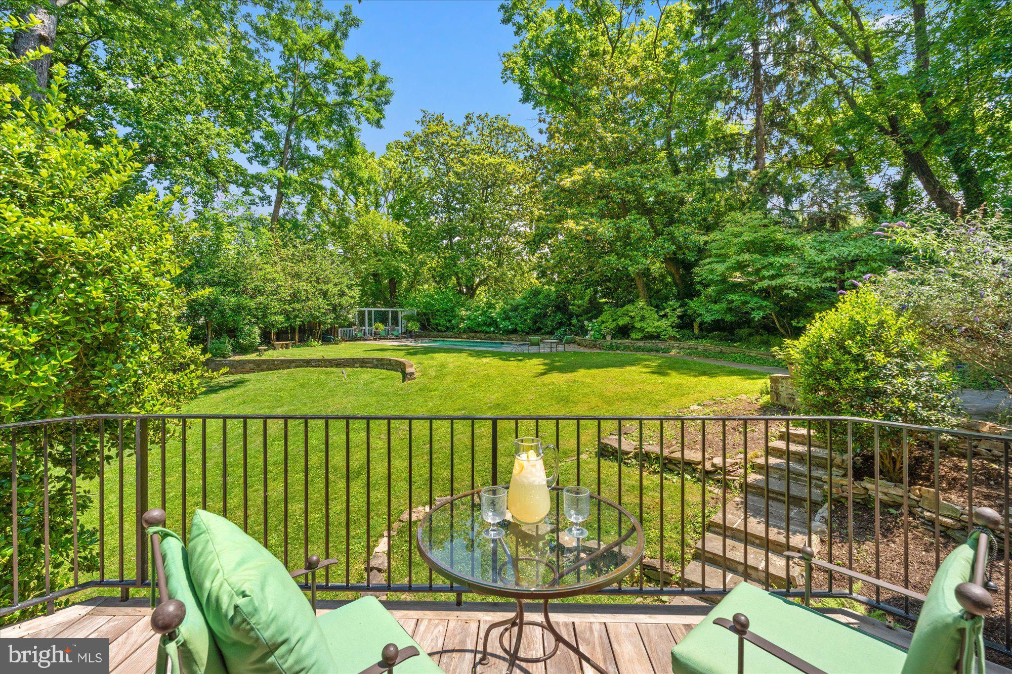 CHEVY CHASE HILLS - Residential