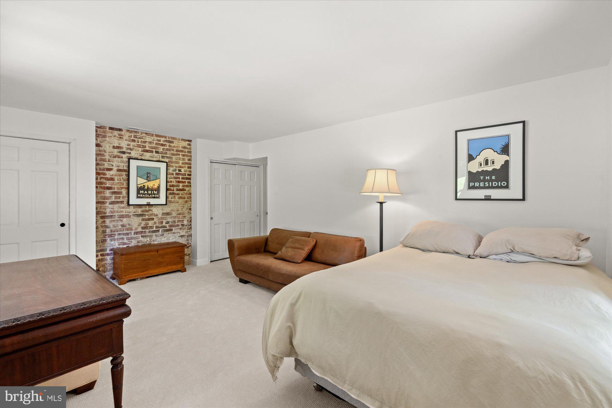 CHEVY CHASE HILLS - Residential