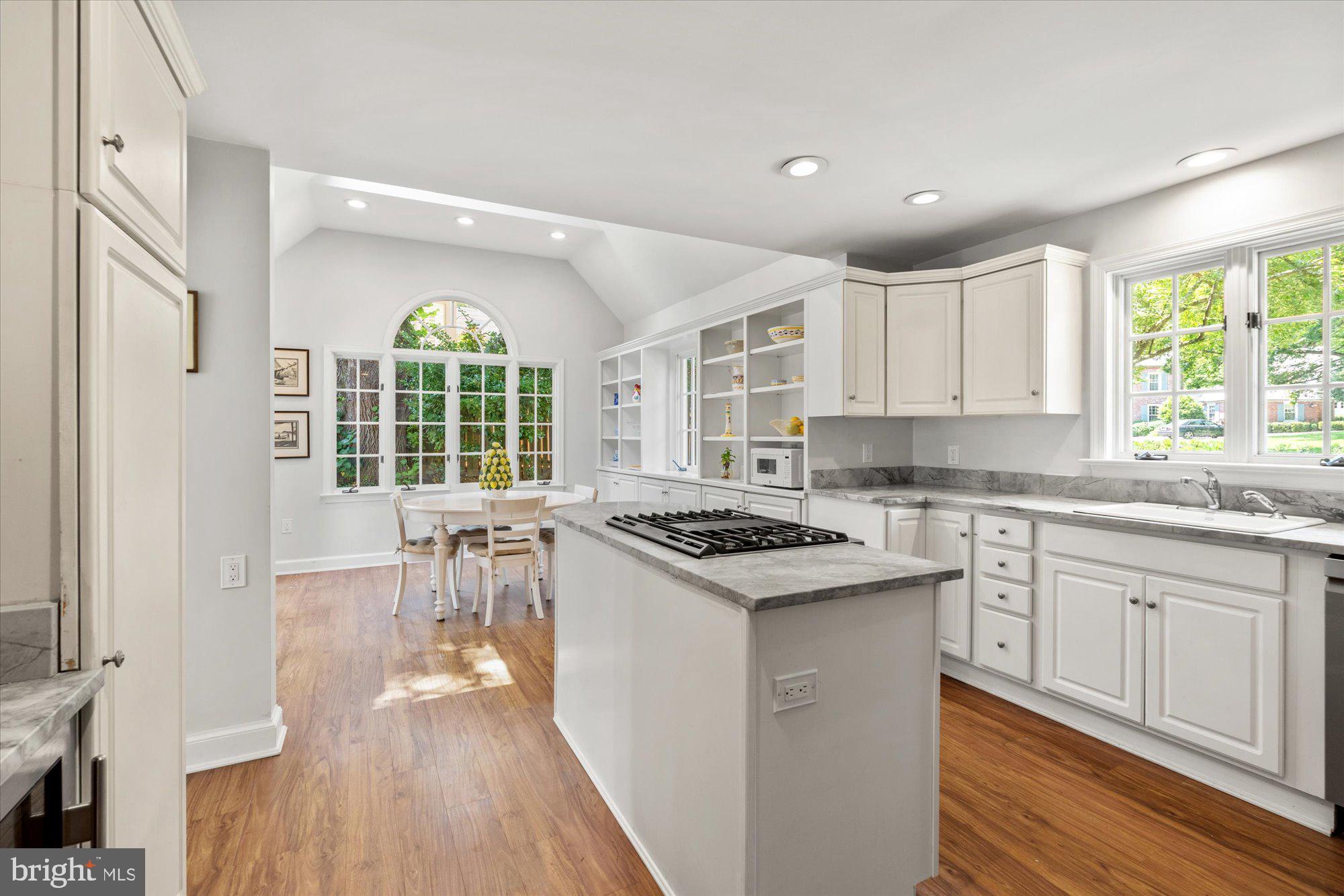 CHEVY CHASE HILLS - Residential