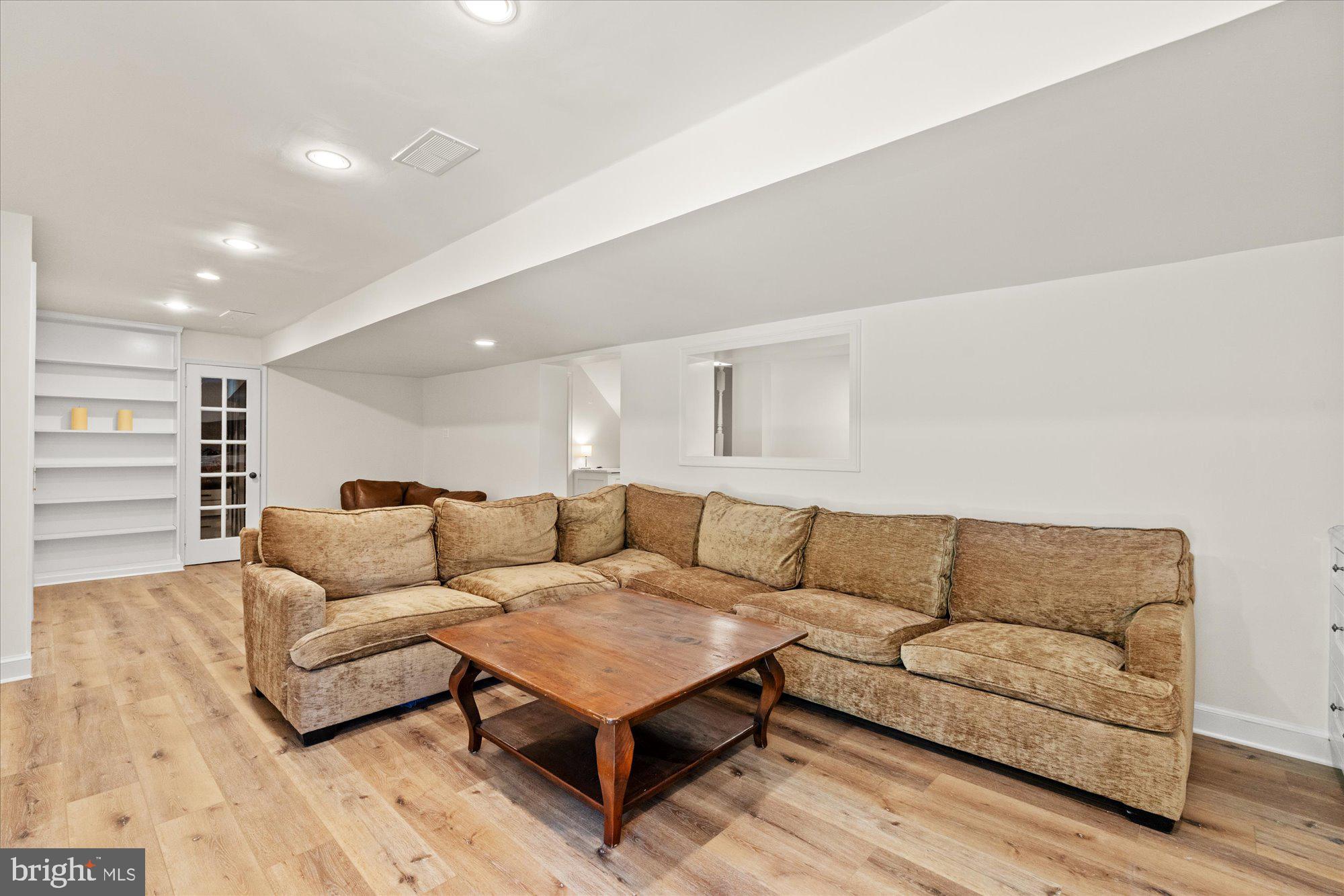 CHEVY CHASE HILLS - Residential