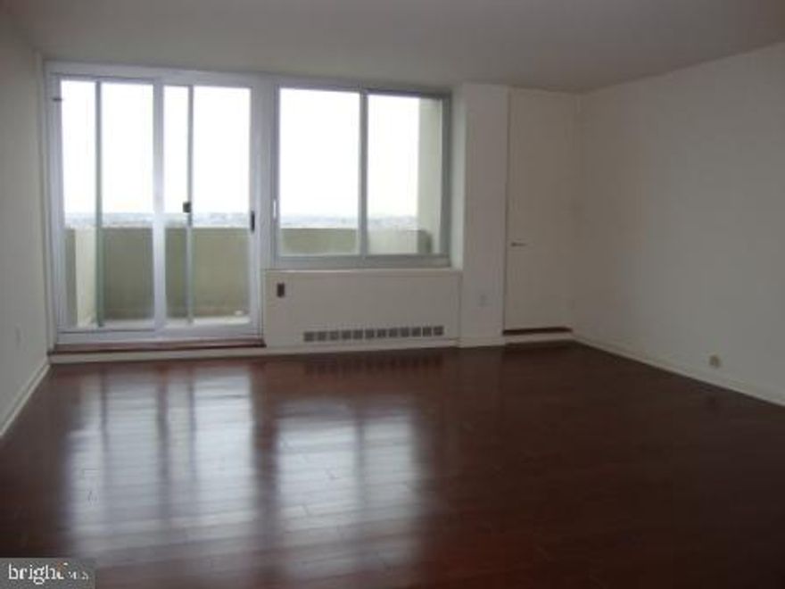 Bright and sunny south-facing, one bedroom boasting dramatic city views from private balcony. This home features an open living room provides access to the homes private balcony,  a galley style kitchen with stainless steel appliances, a spacious bedroom with excellent closet space. The bathroom has a single vanity, shower/tub and tile floors. Additional highlights of this unit are hardwood floors and a washer and dryer. Residents of Hopkinson House enjoy a 24-hour doorman and on-site management. There is a seasonal rooftop pool with see-forever city views and parking in the building for an additional fee, subject to availability. Basic utilities included in the condo fees. Hopkinson House is located on the center of Washington Square, steps from world class dining, shopping and historic sites.