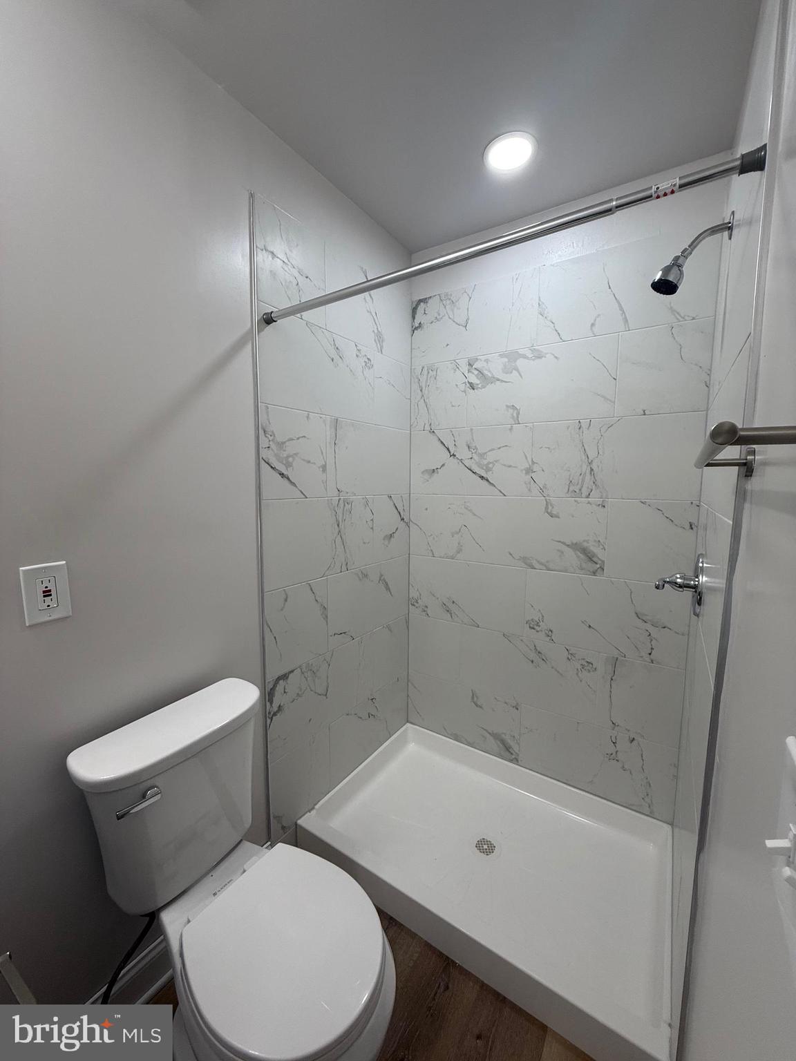 MADISON EASTEND - Residential Lease