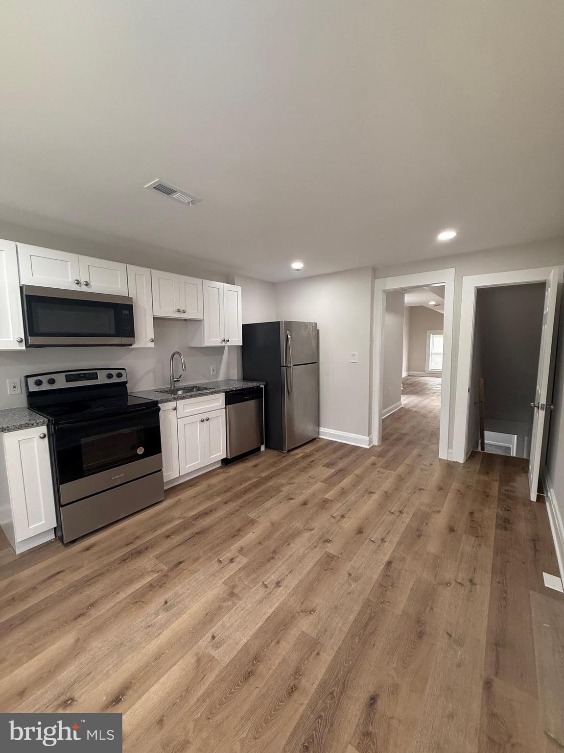 MADISON EASTEND - Residential Lease