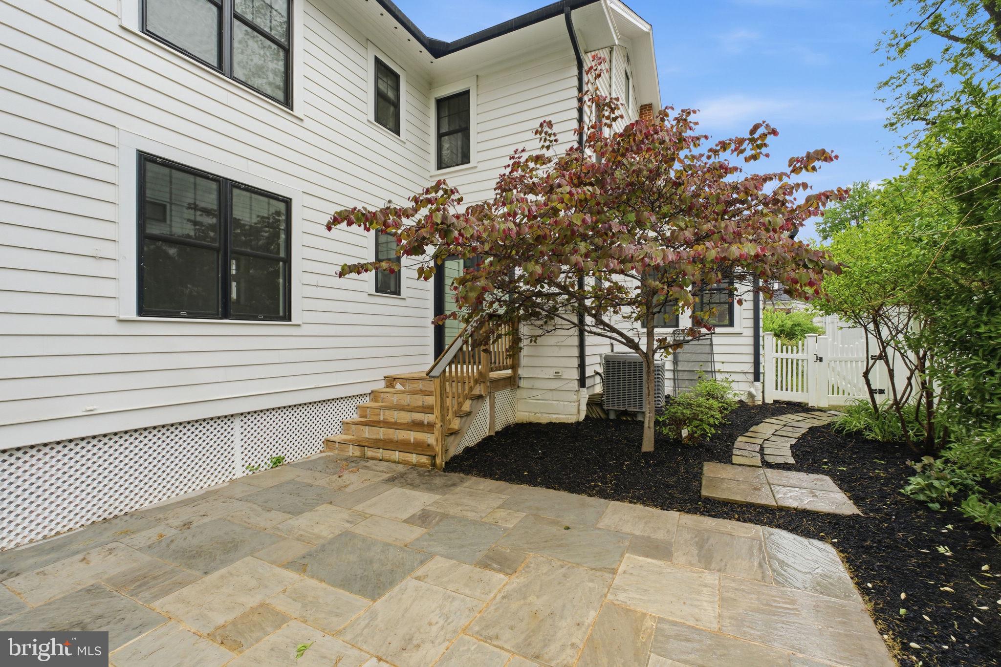 WAYCROFT - WOODLAWN - Residential