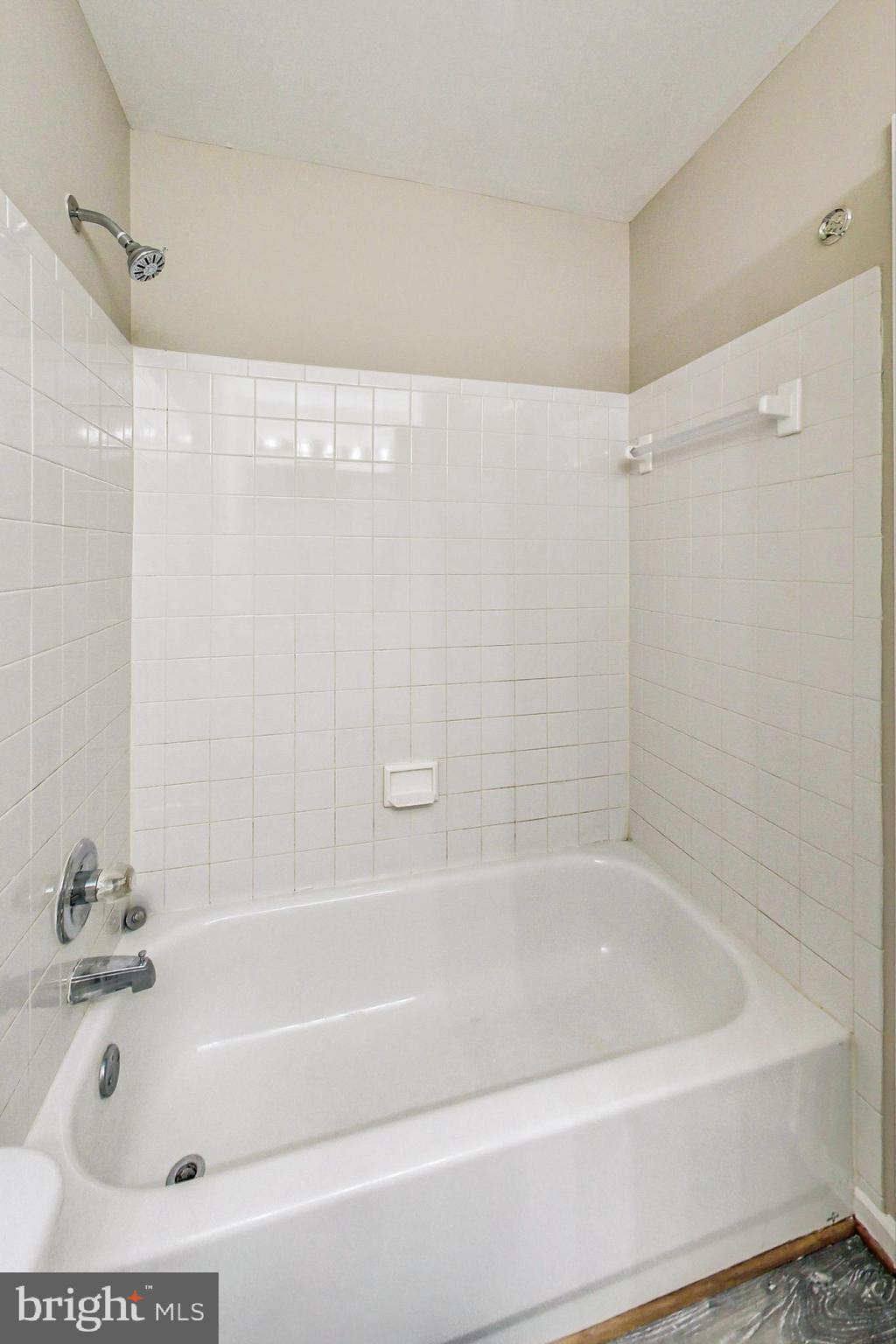 VILLAGES OF WINTERSET - Residential Lease