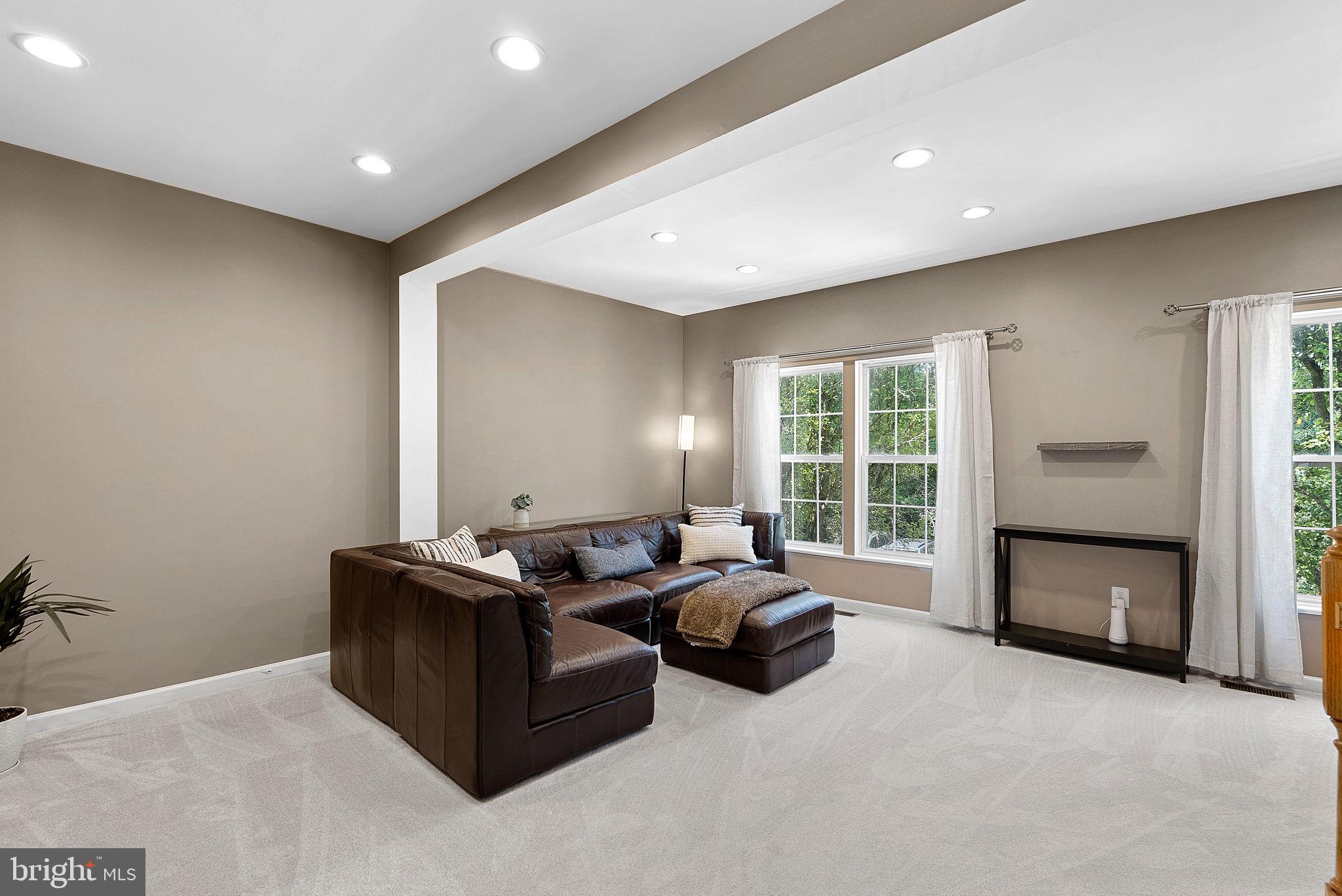 POTOMAC LAKES - Residential