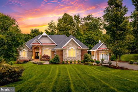 Photo of 5200 Trunnion Trail, WOODBRIDGE, VA 22192 (MLS # VAPW2122972)