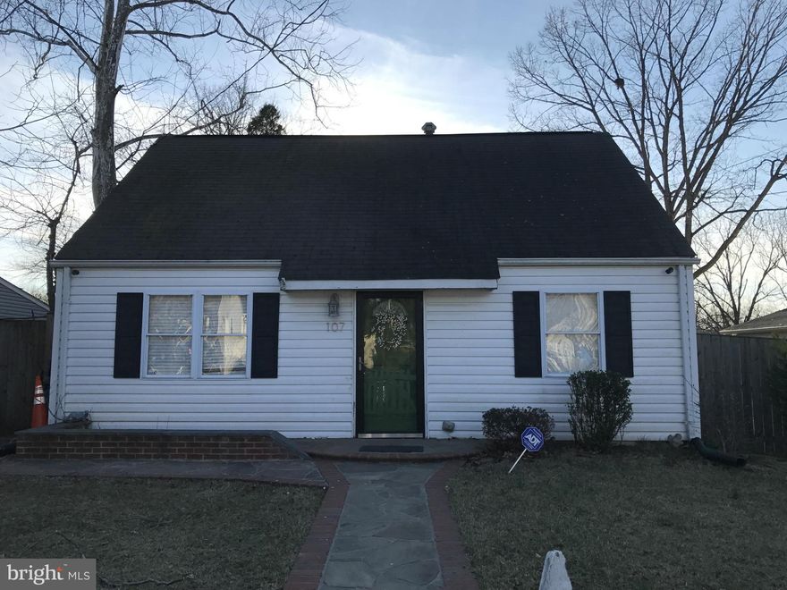 Renovated THREE bedroom TWO full bath CAPE COD Renovated kitchen w/ granite counter tops, s/s appliances, GAS RANGE, ceramic floor. Lovely wood laminate floors throughout living and dining rooms. Both bathrooms are absolutely beautifully tiled. Lots of storage in attic. Fully fenced with large back yard.Close to VRE,Commuter Lots,shopping and park.