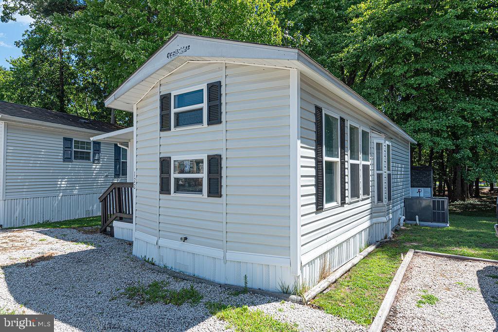 122 SKIPJACK CIRCLE