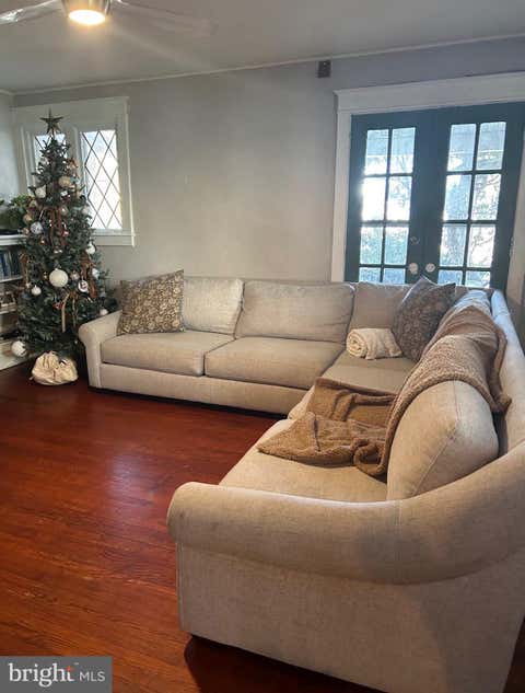 Townhouse For Rent - 10 Greenwood Avenue<br/> WYNCOTE, PA 19095