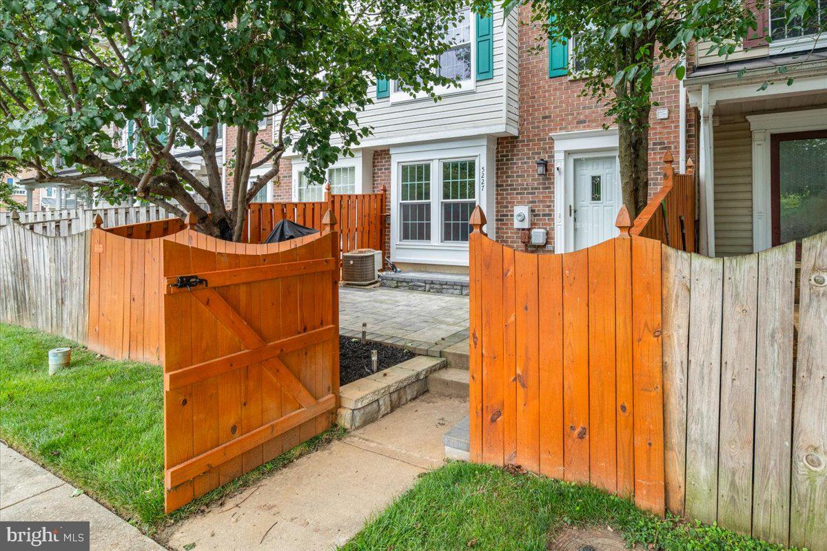 5227 REGAL COURT
