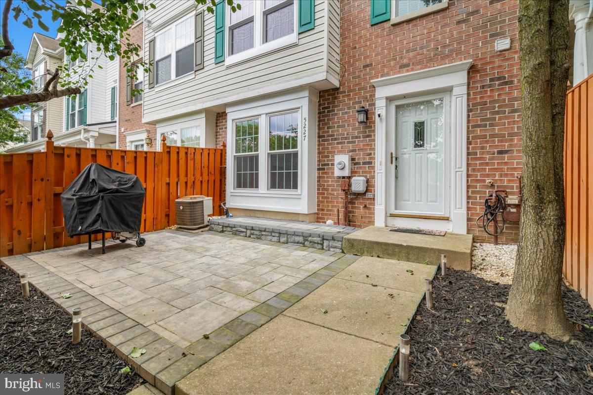 5227 REGAL COURT