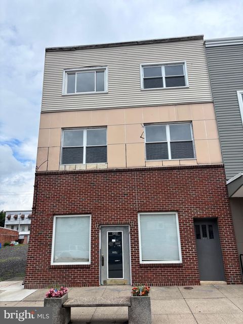 Townhouse For Sale - 129 - 131 S Oak Street<br/> MOUNT CARMEL, PA 17851