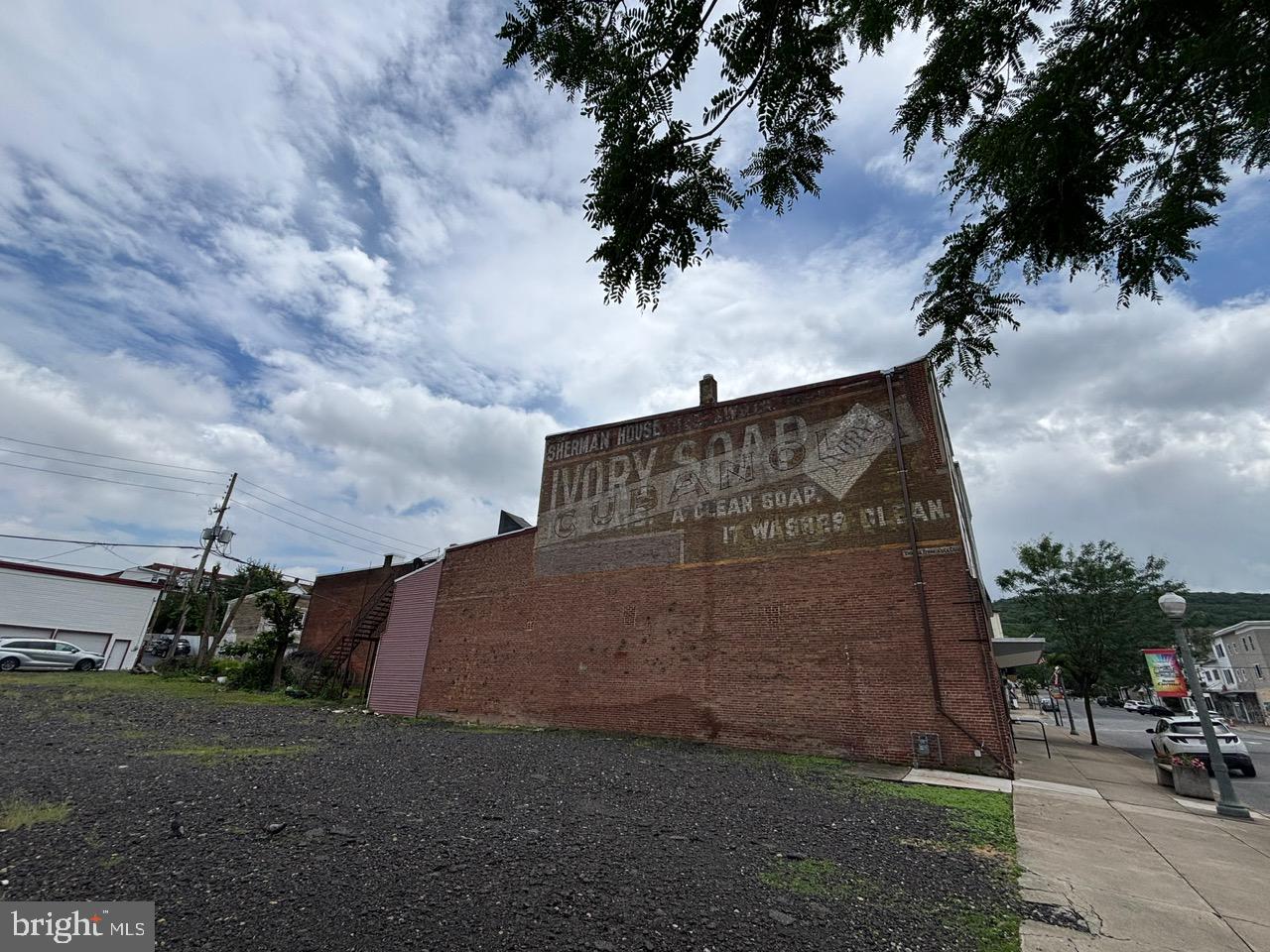 129 - 131 S OAK STREET