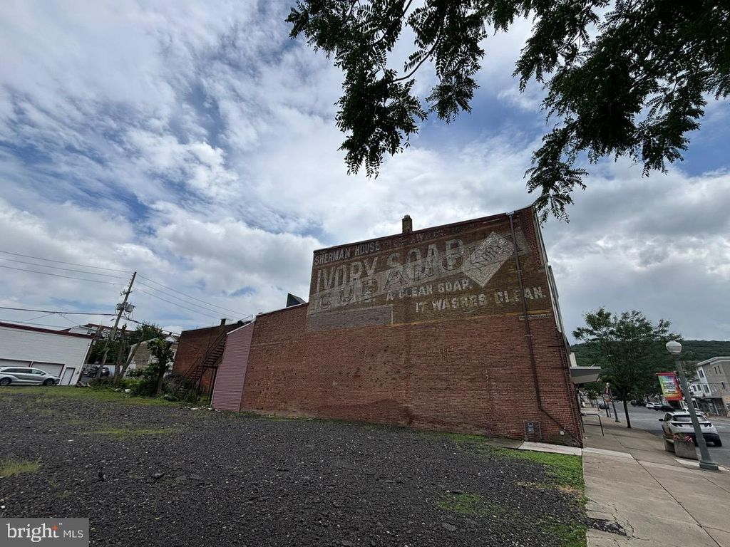 Photo of 129 S Oak Street, MOUNT CARMEL, PA 17851 (MLS # PANU2002644)