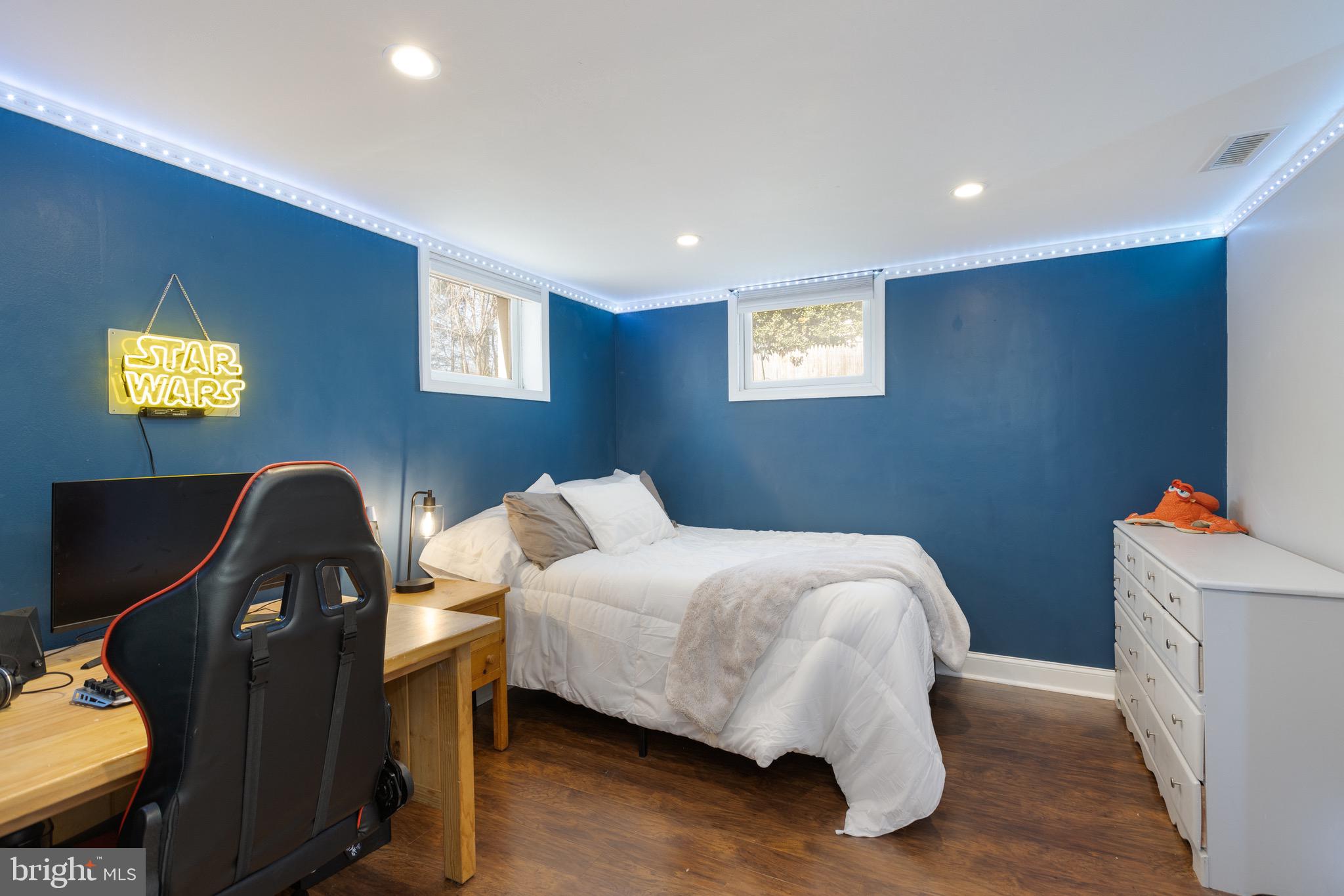 VIENNA WOODS - Residential