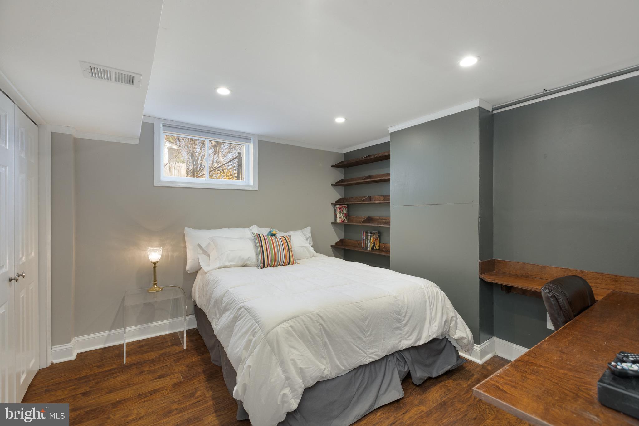 VIENNA WOODS - Residential