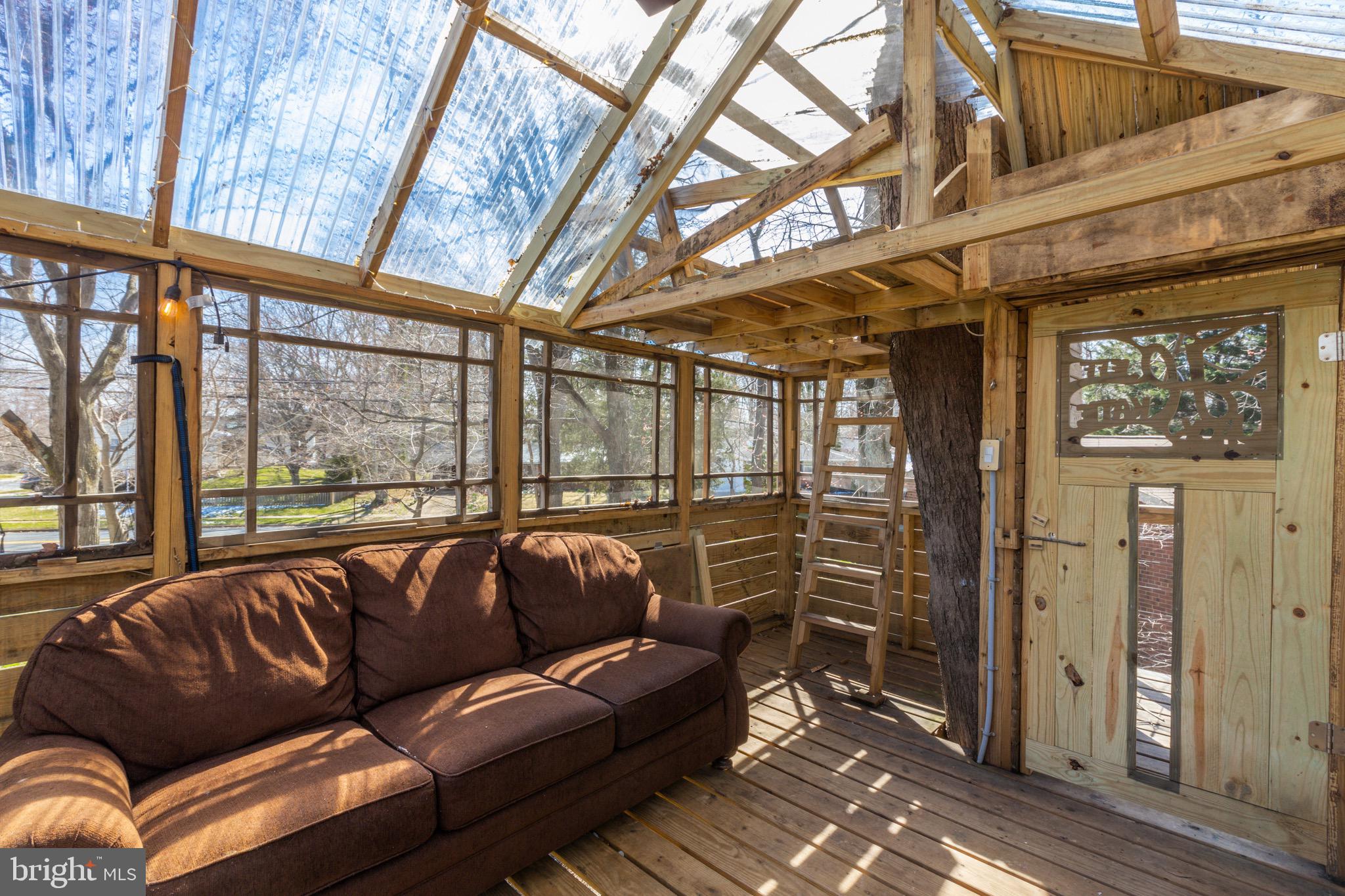 VIENNA WOODS - Residential